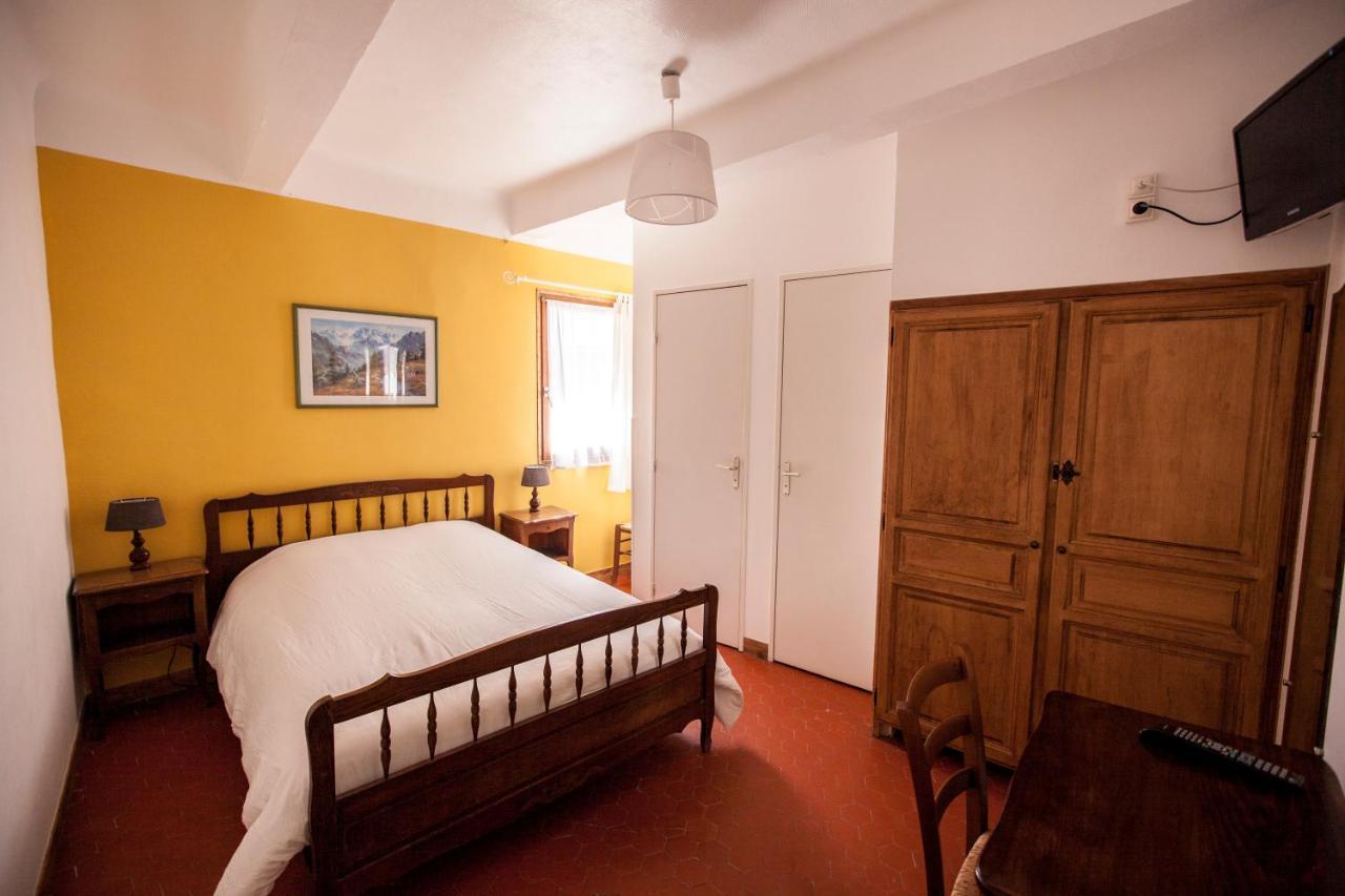 Hotel De La Place Mezel  Buitenkant foto