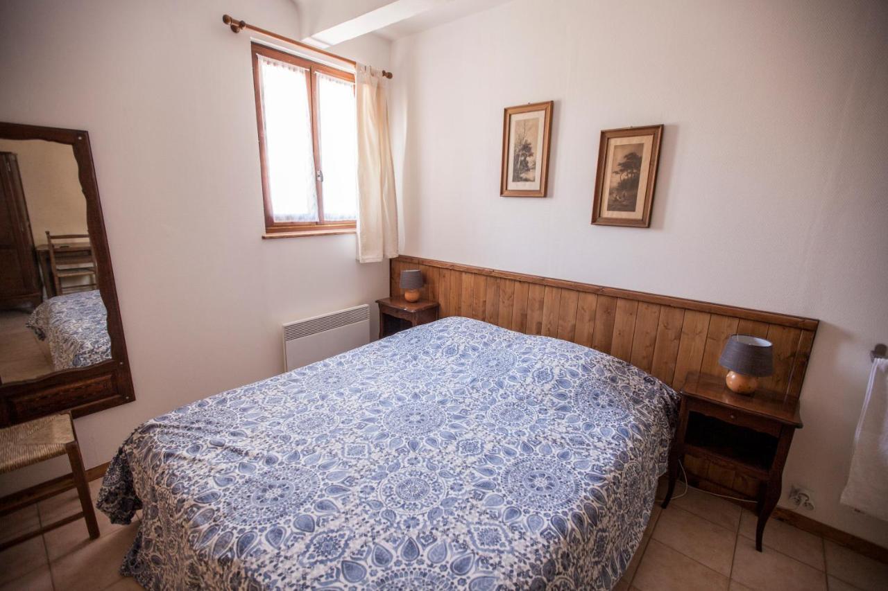 Hotel De La Place Mezel  Buitenkant foto
